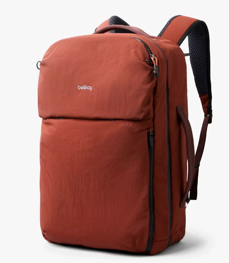 Hiking Backpack Waterproof - 38L 軽量防水バックパック、機内持ち込み可能なノートパソコン用バッグ、アウトドアハイキングや旅行に最適なリュックサック、デイパック、ハンドバッグ。